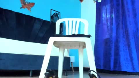 Snapshot of maise_hill1 chatting on 02-11-25, 06:44 MAISE online show from 02-11-25, 06:44