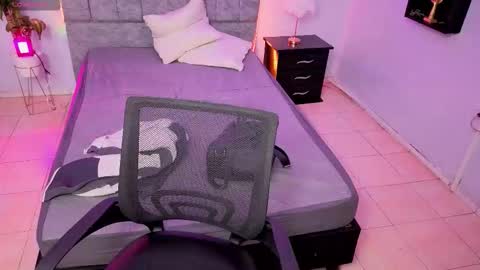 MAITE STONE1 online show from 12-21-25, 03:35