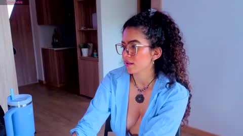 Snapshot of maithe_perroni chatting on 04-27-26, 09:57 Lauu online show from 04-27-26, 09:57
