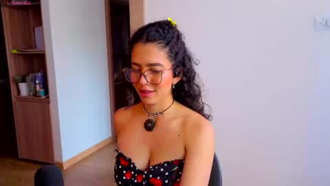 Snapshot of maithe_perroni chatting on 04-29-26, 06:14 Lauu online show from 04-29-26, 06:14