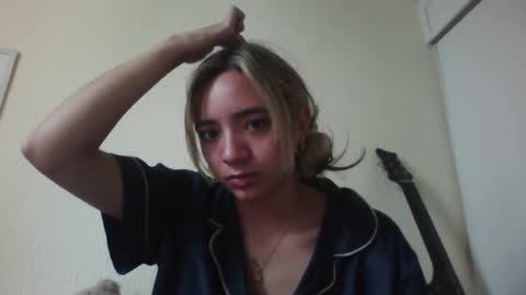 majo_gomezz online show from 10-28-25, 05:48