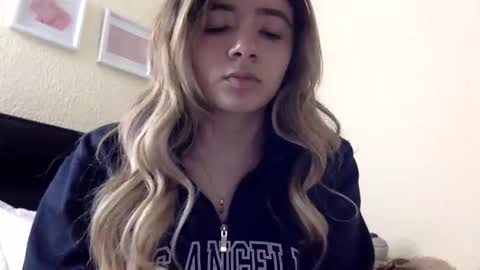 Snapshot of majo_gomezz chatting on 05-18-26, 02:51 majo_gomezz online show from 05-18-26, 02:51