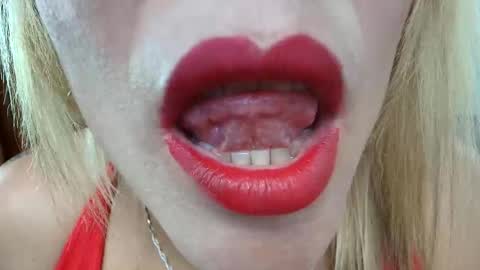 Snapshot of majo_soussa chatting on 10-01-25, 01:06 Majo Soussa online show from 10-01-25, 01:06