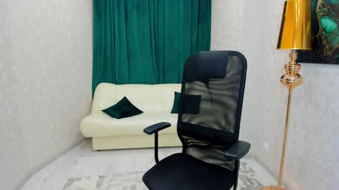 Snapshot of make_love_1 chatting on 01-09-25, 03:15 Chloe online show from 01-09-25, 03:15