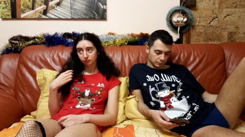 Snapshot of make_me_feel chatting on 12-19-24, 08:44 Lena Ian online show from 12-19-24, 08:44