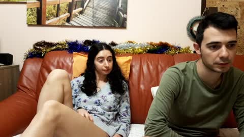 Snapshot of make_me_feel chatting on 12-29-24, 09:20 Lena Ian online show from 12-29-24, 09:20