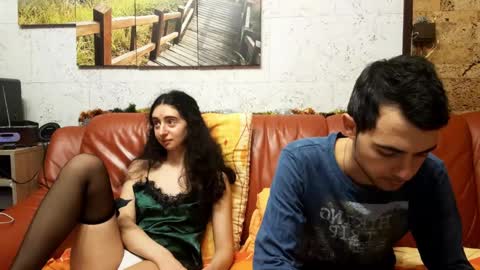 Snapshot of make_me_feel chatting on 12-21-25, 07:10 Lena Ian online show from 12-21-25, 07:10