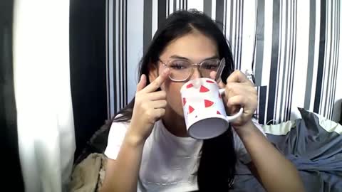 Snapshot of makekeanacum chatting on 03-08-25, 04:01 SWEET KEANA online show from 03-08-25, 04:01