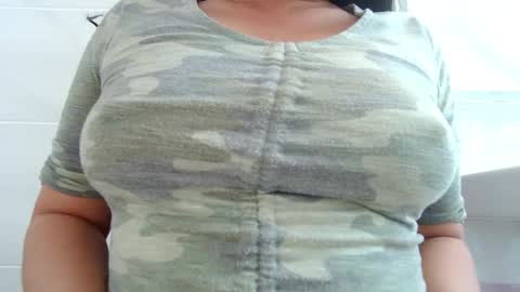 Snapshot of makulato chatting on 05-29-26, 02:15 Maya online show from 05-29-26, 02:15