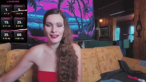 Snapshot of mal_meow chatting on 11-24-25, 08:36 Mal Dee online show from 11-24-25, 08:36