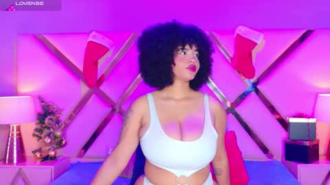 Snapshot of malaikabrown chatting on 12-17-25, 12:22 online show from 12-17-25, 12:22