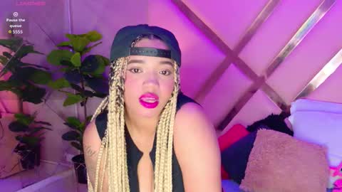 Snapshot of malaikabrown chatting on 01-11-26, 04:06 online show from 01-11-26, 04:06