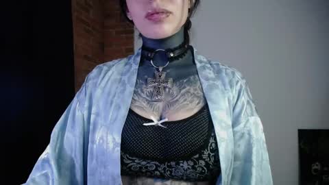 Snapshot of maliceinwonderland25 chatting on 05-21-26, 01:12 Alice Asylum online show from 05-21-26, 01:12