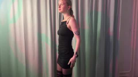 Snapshot of maliinka chatting on 10-15-25, 07:36 Malinka online show from 10-15-25, 07:36