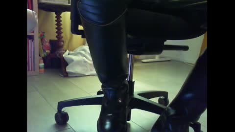 Snapshot of malikbr23 chatting on 12-05-24, 11:16 Malike online show from 12-05-24, 11:16