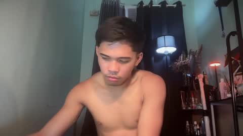 Snapshot of malikgray chatting on 10-23-25, 08:35 Malik online show from 10-23-25, 08:35