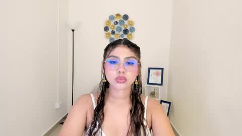 Snapshot of mallory_lee1 chatting on 05-06-26, 11:59 mallory online show from 05-06-26, 11:59