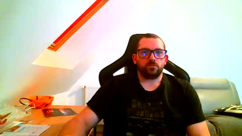 Snapshot of malou2927 chatting on 12-14-24, 08:18 breton online show from 12-14-24, 08:18