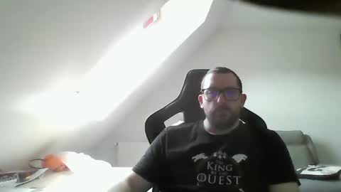 Snapshot of malou2927 chatting on 12-15-24, 12:17 breton online show from 12-15-24, 12:17