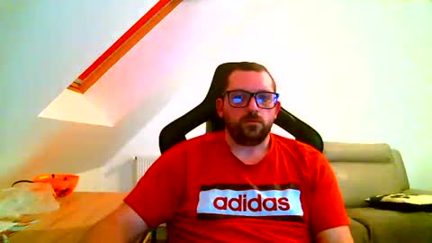 Snapshot of malou2927 chatting on 12-17-24, 05:36 breton online show from 12-17-24, 05:36