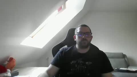 Snapshot of malou2927 chatting on 12-22-24, 10:28 breton online show from 12-22-24, 10:28