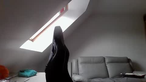 Snapshot of malou2927 chatting on 12-30-24, 12:31 breton online show from 12-30-24, 12:31