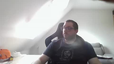 Snapshot of malou2927 chatting on 01-06-25, 01:52 breton online show from 01-06-25, 01:52