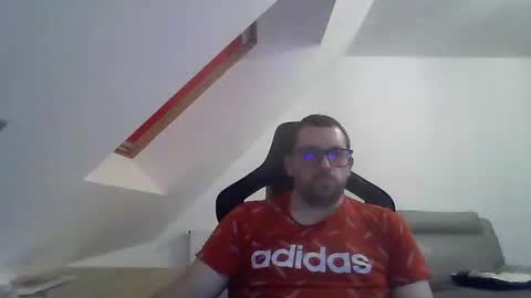 Snapshot of malou2927 chatting on 01-12-25, 05:01 breton online show from 01-12-25, 05:01