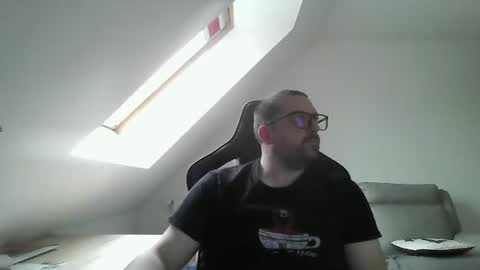 Snapshot of malou2927 chatting on 01-25-25, 12:37 breton online show from 01-25-25, 12:37