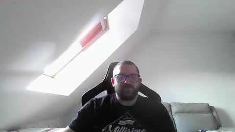 Snapshot of malou2927 chatting on 10-05-25, 04:16 breton online show from 10-05-25, 04:16