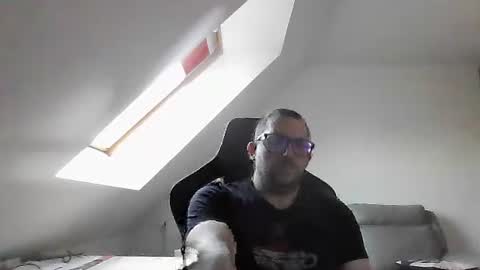 Snapshot of malou2927 chatting on 10-12-25, 07:29 breton online show from 10-12-25, 07:29