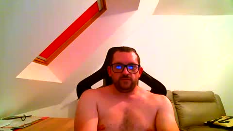 Snapshot of malou2927 chatting on 10-12-25, 08:30 breton online show from 10-12-25, 08:30