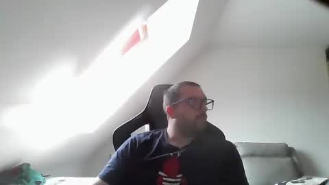 Snapshot of malou2927 chatting on 10-18-25, 11:33 breton online show from 10-18-25, 11:33