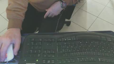 Snapshot of maly246 chatting on 01-13-26, 09:03 maly246 online show from 01-13-26, 09:03