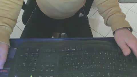 Snapshot of maly246 chatting on 02-13-26, 09:05 maly246 online show from 02-13-26, 09:05