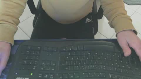 Snapshot of maly246 chatting on 02-14-26, 12:24 maly246 online show from 02-14-26, 12:24