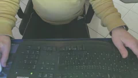 Snapshot of maly246 chatting on 02-15-26, 08:24 maly246 online show from 02-15-26, 08:24