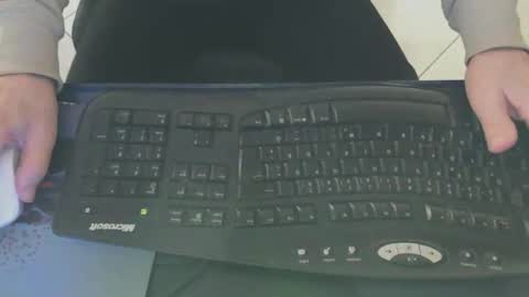 Snapshot of maly246 chatting on 02-22-26, 08:35 maly246 online show from 02-22-26, 08:35