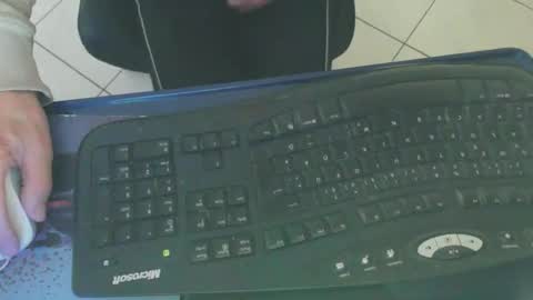 Snapshot of maly246 chatting on 03-15-26, 08:09 maly246 online show from 03-15-26, 08:09