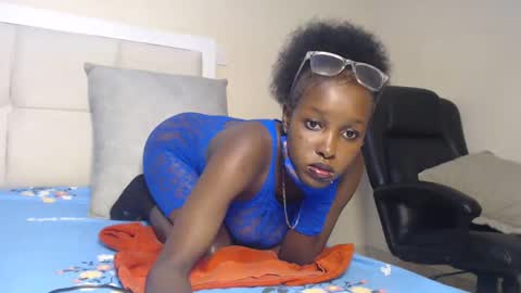 Snapshot of mamaapussy chatting on 02-11-25, 03:40 mamaa online show from 02-11-25, 03:40
