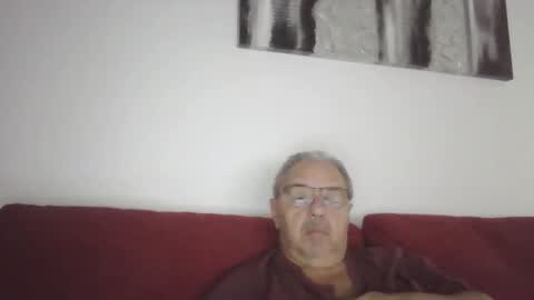Snapshot of mambow99 chatting on 10-18-25, 08:31 OLDMANFREE online show from 10-18-25, 08:31