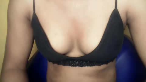 Snapshot of mammy31 chatting on 06-13-26, 03:15 mammy31 online show from 06-13-26, 03:15