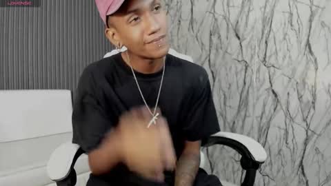 man_san11 online show from 11-18-25, 02:43