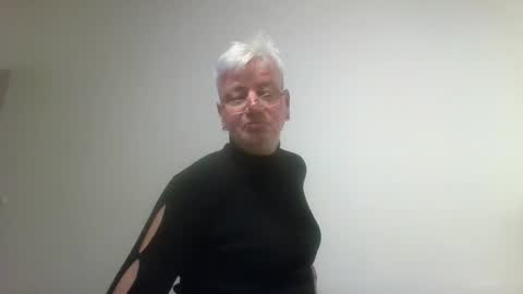 Snapshot of mandywinger chatting on 02-28-25, 01:03 mandywinger online show from 02-28-25, 01:03