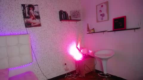 manelyke online show from 10-10-25, 08:30