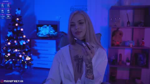 Snapshot of manifreyja chatting on 01-10-25, 12:49 Amelie online show from 01-10-25, 12:49