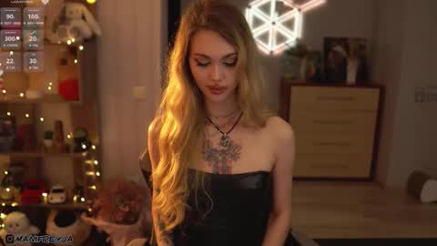 Snapshot of manifreyja chatting on 10-21-25, 06:41 Amelie online show from 10-21-25, 06:41