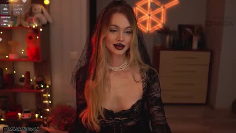 Snapshot of manifreyja chatting on 10-24-25, 08:38 Amelie online show from 10-24-25, 08:38