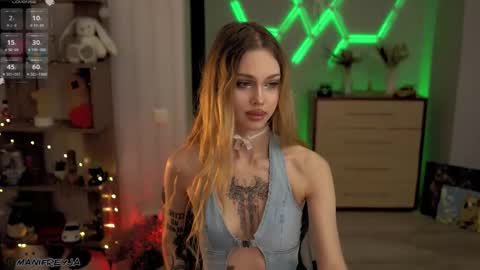 Snapshot of manifreyja chatting on 10-30-25, 02:35 Amelie online show from 10-30-25, 02:35