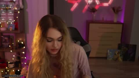 Snapshot of manifreyja chatting on 11-03-25, 07:37 Amelie online show from 11-03-25, 07:37